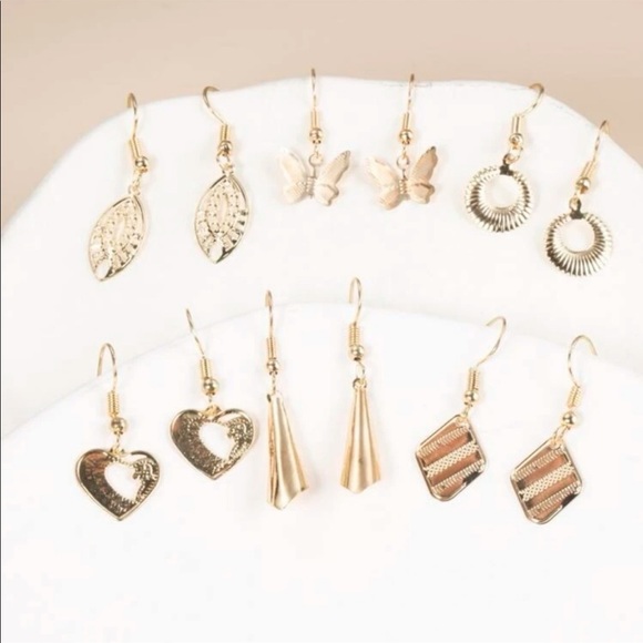 Jewelry - 6 Pair Gold Tone Earring Set